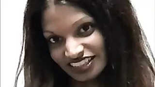 DaanaAna paņēma vannu un sex porno2 izpaužas fucked tīru maksts.