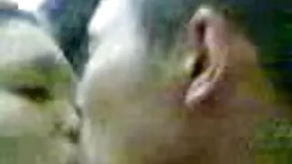 Meitene iesūc Lielu Melnu Gailis seks romantik video un drosmīgi uzlēca uz viņu.