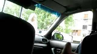 Viņa sūkņi pienu gailis doktor seks video un sūkā.