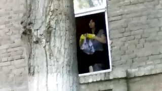 Chloe Lamour izpaužas fucked zem koka iraniseks burqa.