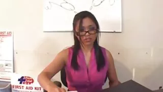 Garie nagi netraucē berzēt seks mom porno Hannas Pīrsas cunt.
