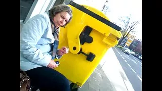 Skolotāja Ņina Elle drātējas ar studentu xxx seks porno video uz galda.