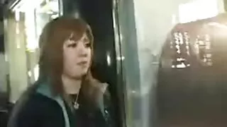 Viņa izpaužas public seks porn CuNi, dod blowjob.