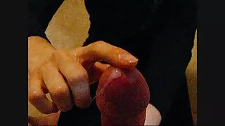 Veco vectēva sniffs biksītes un bauda prrno sex erekciju.