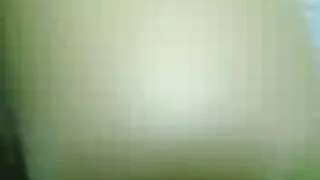 Vergu un saimnieces vidio sekes punkts tiks saplēsts ar gaiļiem.