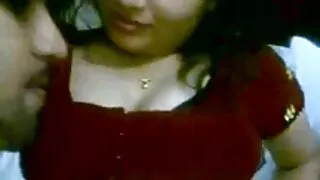 Moll Ste Ste SteArt fucks brunete ar dildo un laiza seks video romantik viņas maksts.