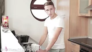 Sekss ar pieredzējušu Dee seks video 2010 W
